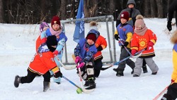 В Корсакове стартовала Детсадовская семейная хоккейная лига «Хоккей в валенках»